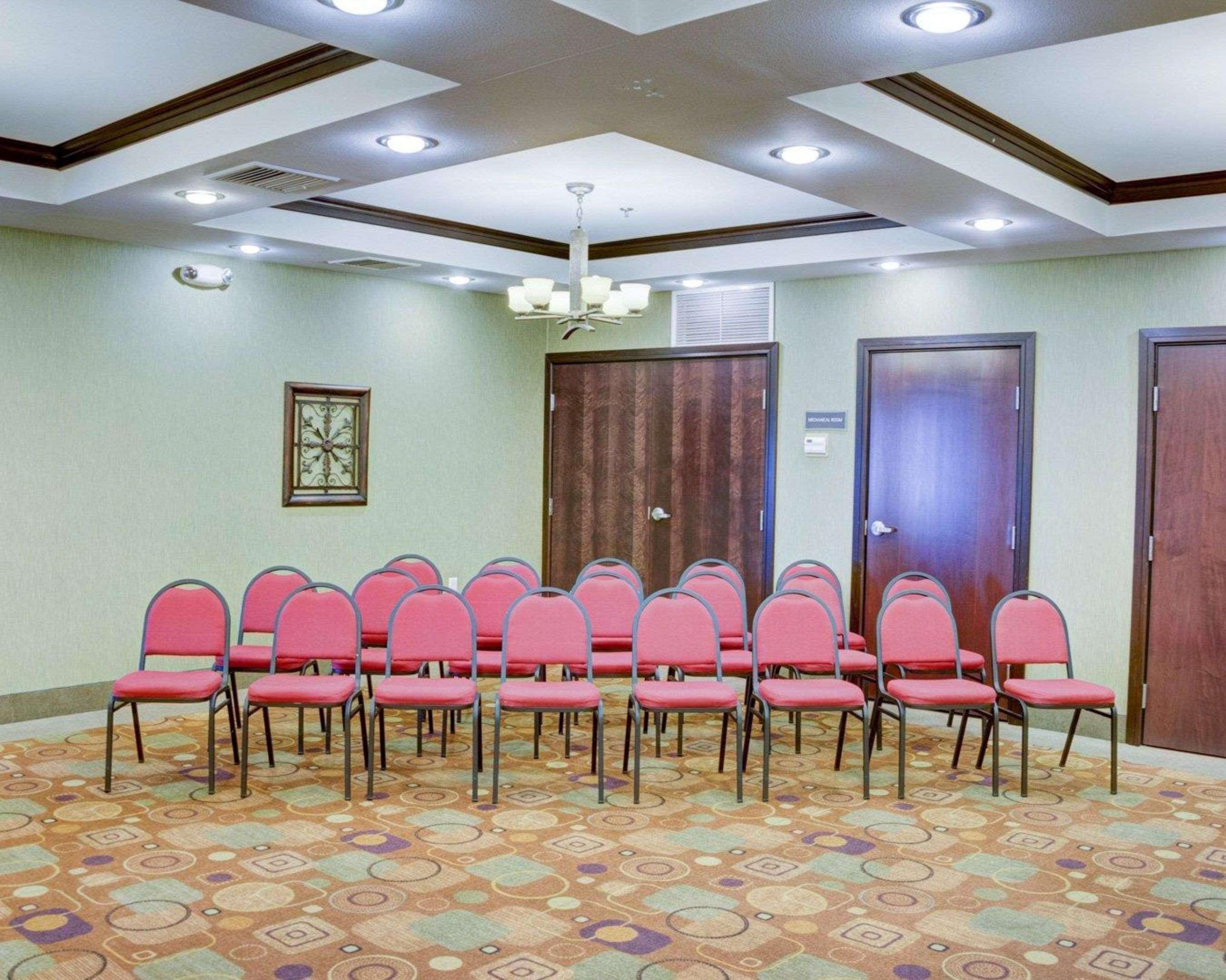 Comfort & I-40 Hotel Russellville