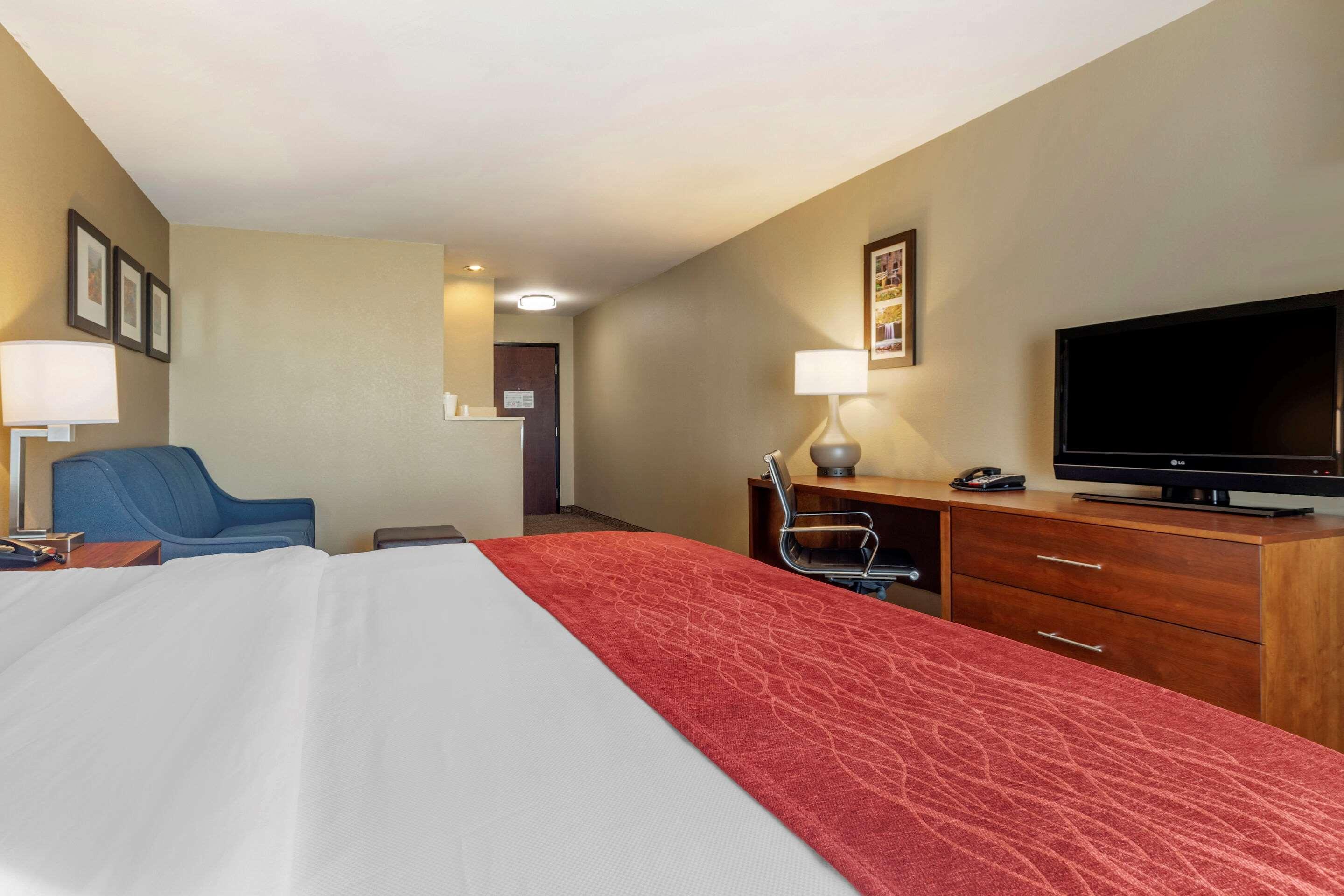 Comfort & I-40 Hotel 3*